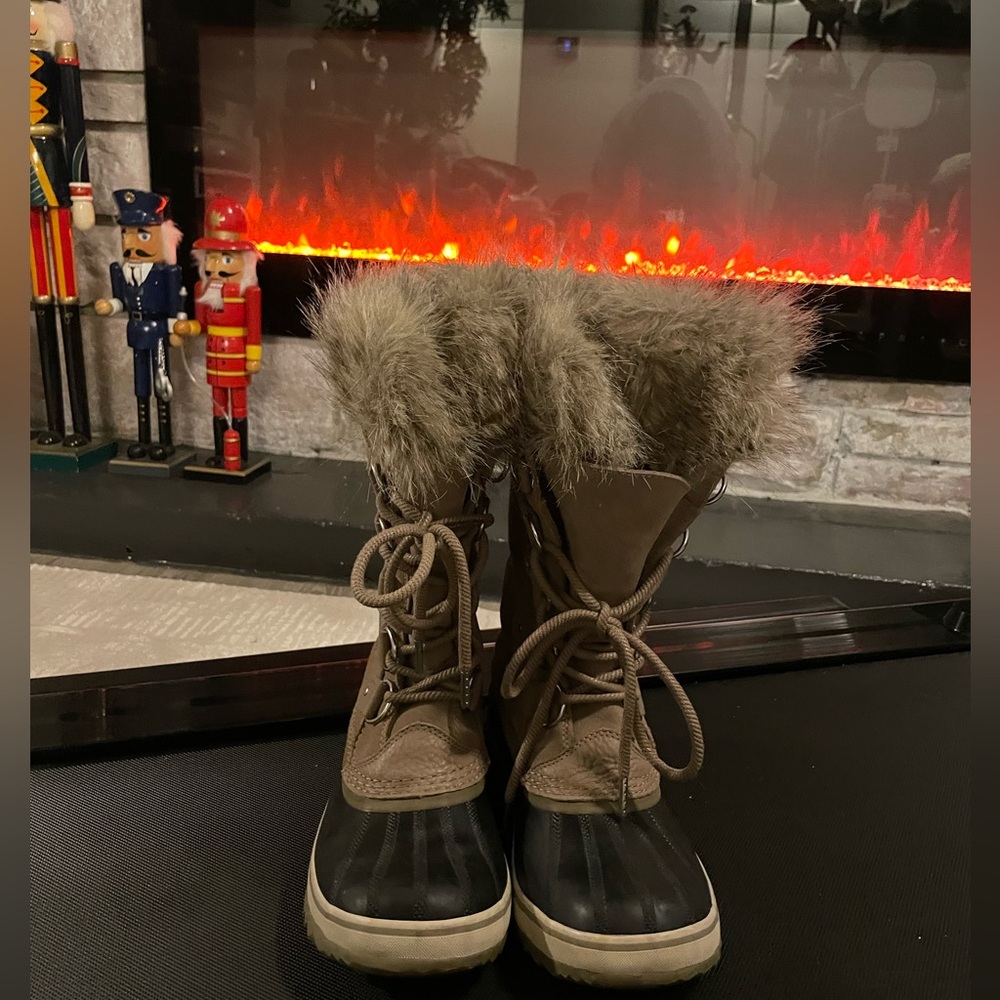 Sorel Khaki II Waterproof Snow boots Sz 8.5 New